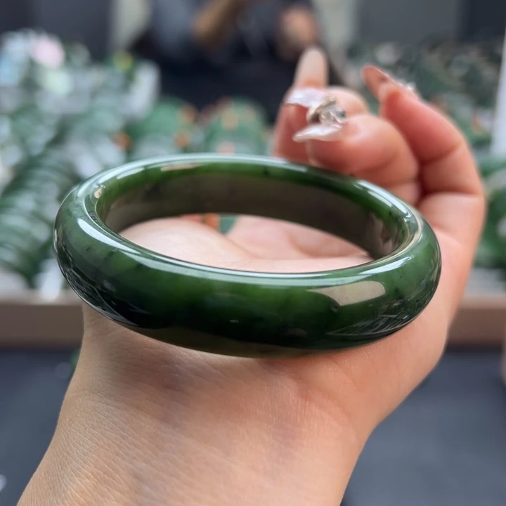 和田玉（碧玉）未镶嵌手镯