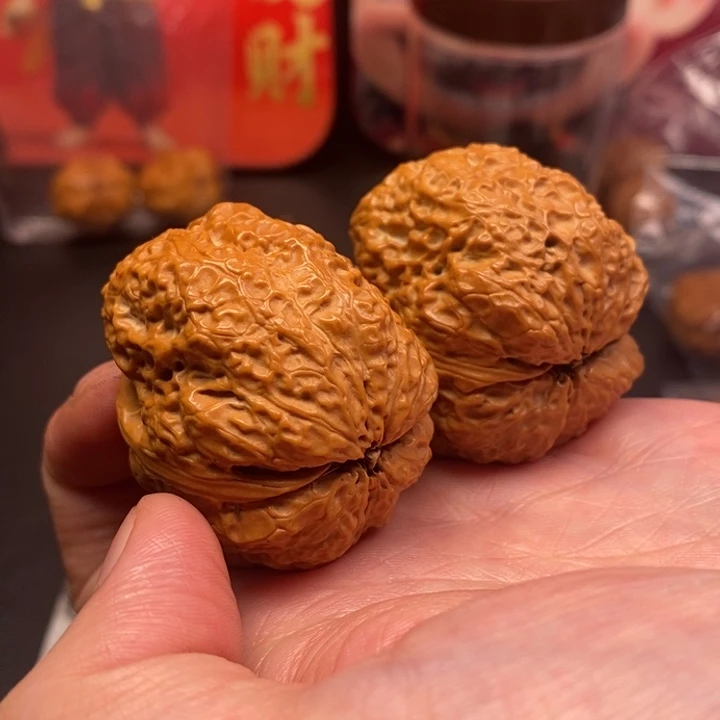 文玩核桃吊坠大方尊