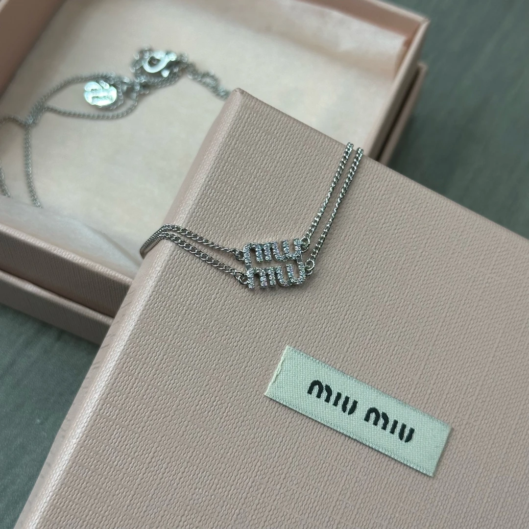 115 MIUMIU/缪缪 银色满钻字母双层项链 全新有盒有配件