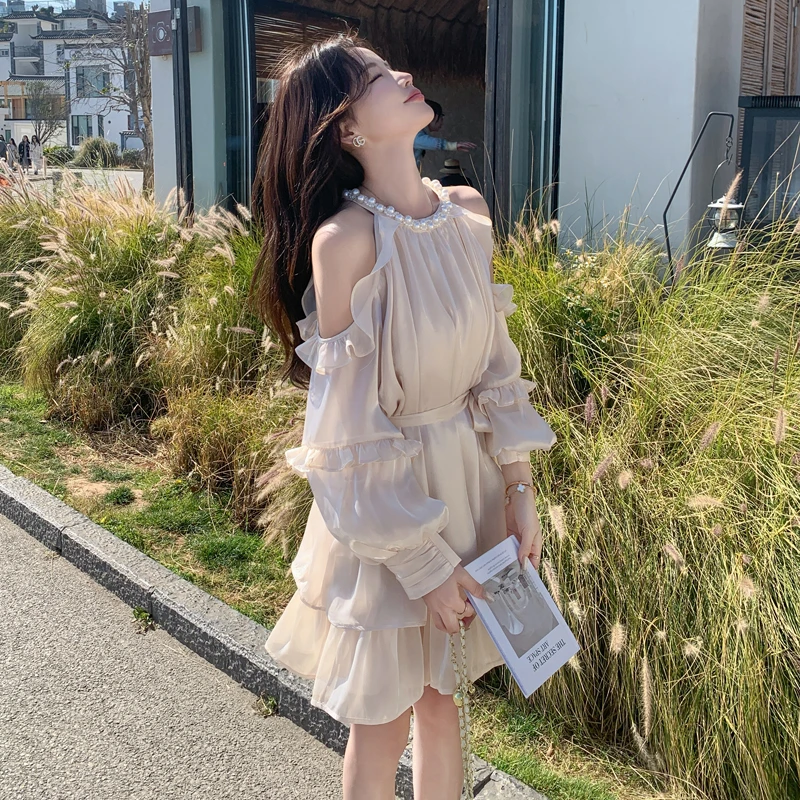 独特漂亮小心机露肩连衣裙女2025新款开春温柔减龄超好看仙女裙子
