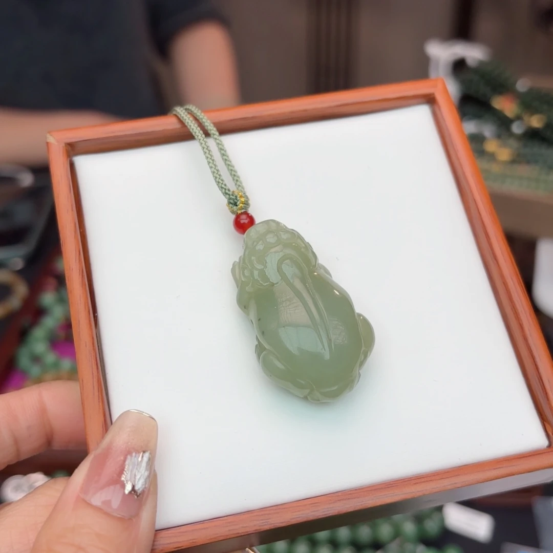 和田玉吊坠有瑕未镶嵌