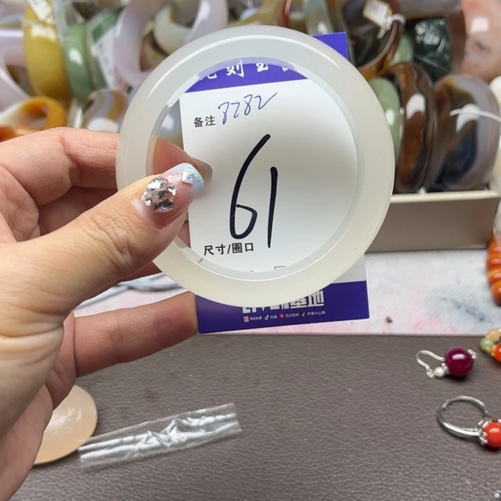 石英质玉手镯未镶嵌