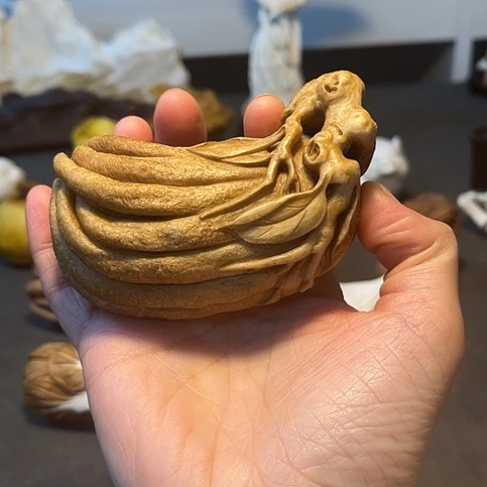 韶***梦鹿骨把件鹿角佛手手把件