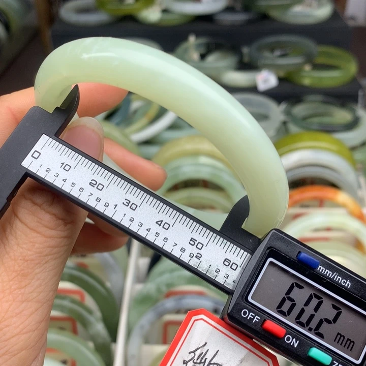 蛇纹石玉未镶嵌手镯353