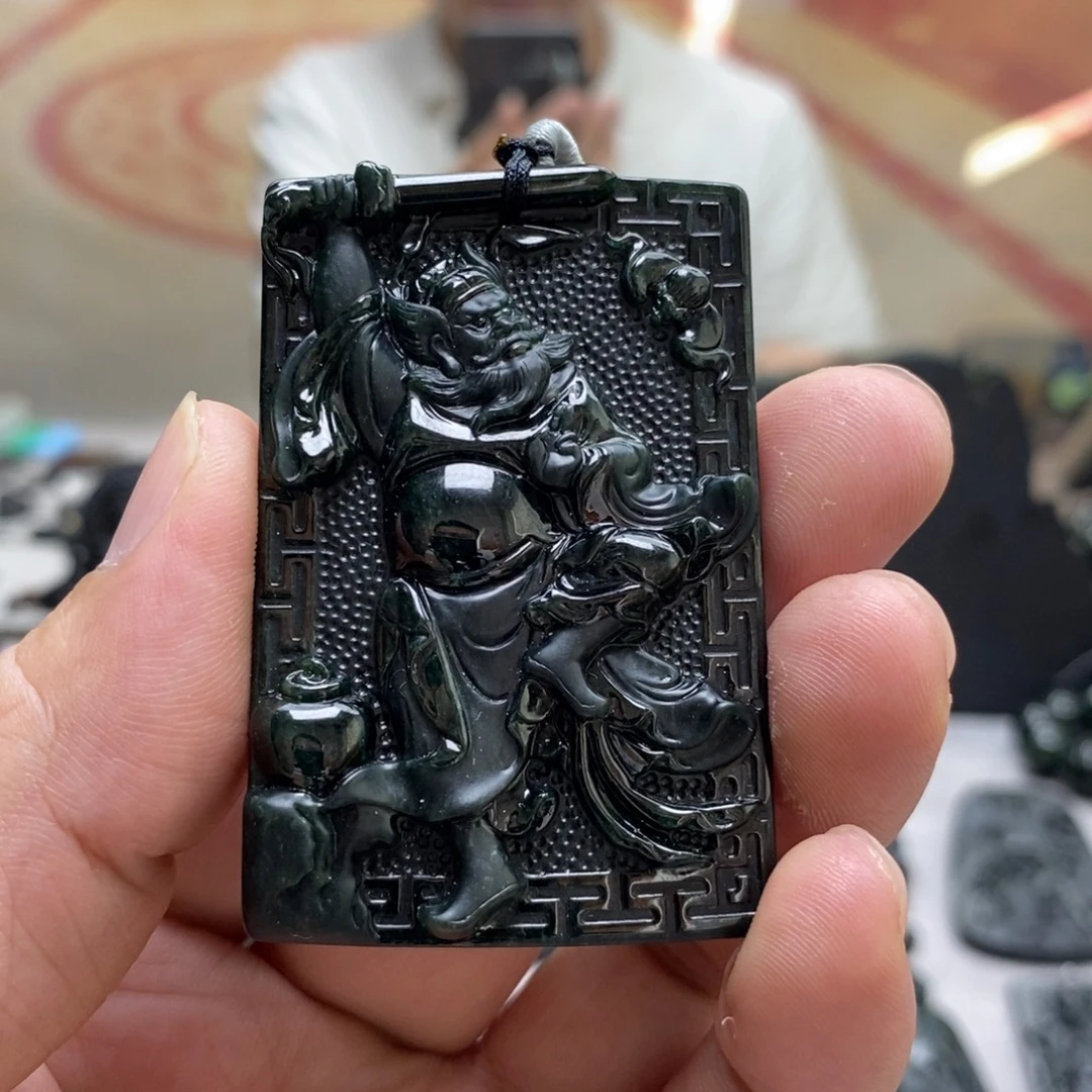 翡翠未镶嵌颈饰钟馗