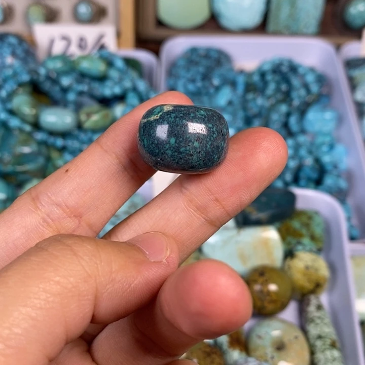 绿松石未镶嵌颈饰
