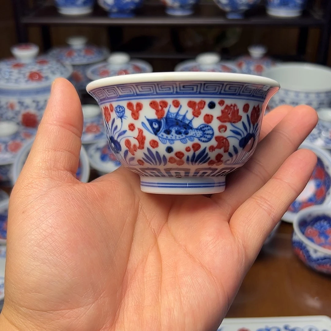 青花釉里红鱼藻压手杯微瑕
