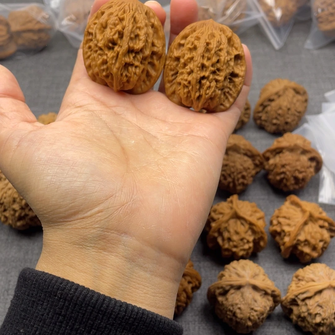 文玩核桃吊坠虎头39