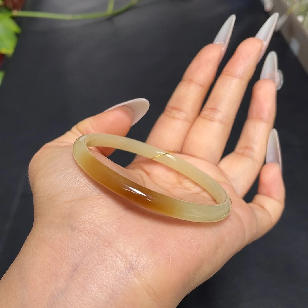 文***叮和田玉未镶嵌手镯56