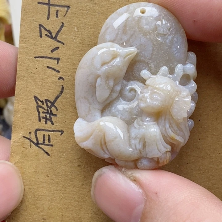 颈饰未镶嵌硅化珊瑚（珊瑚玉）