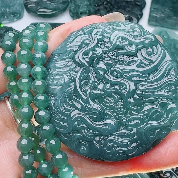 翡翠未镶嵌颈饰天然的A货翡翠多样性发其一