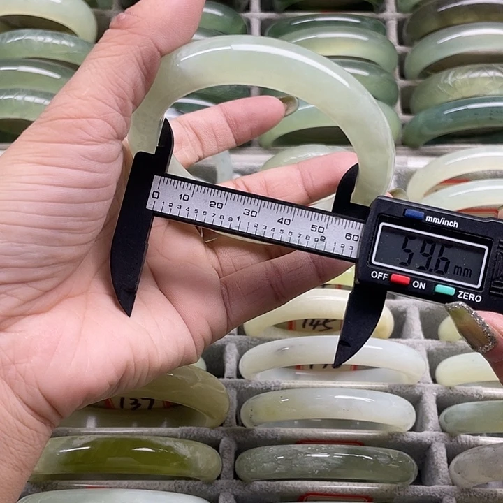 蛇纹石玉未镶嵌手镯129