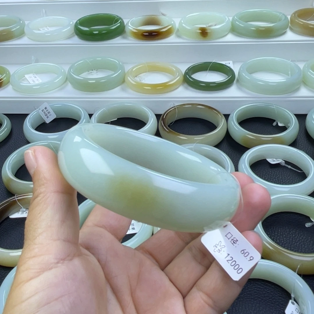 和田玉未镶嵌手镯