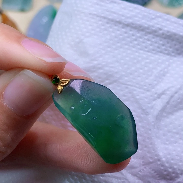 翡翠未镶嵌吊坠(不含链) 2507