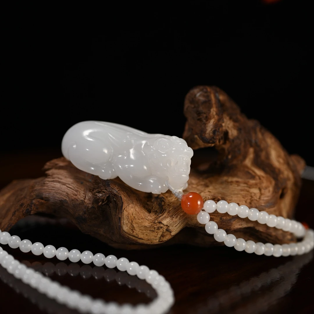 Lot8857 2511260062和田玉白玉貔貅挂件/杭拍