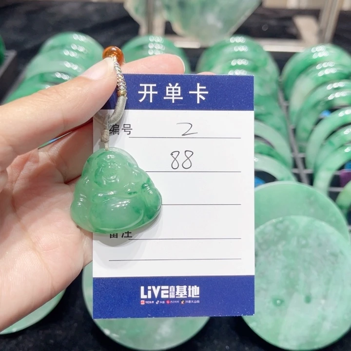 颈饰未镶嵌石英质玉