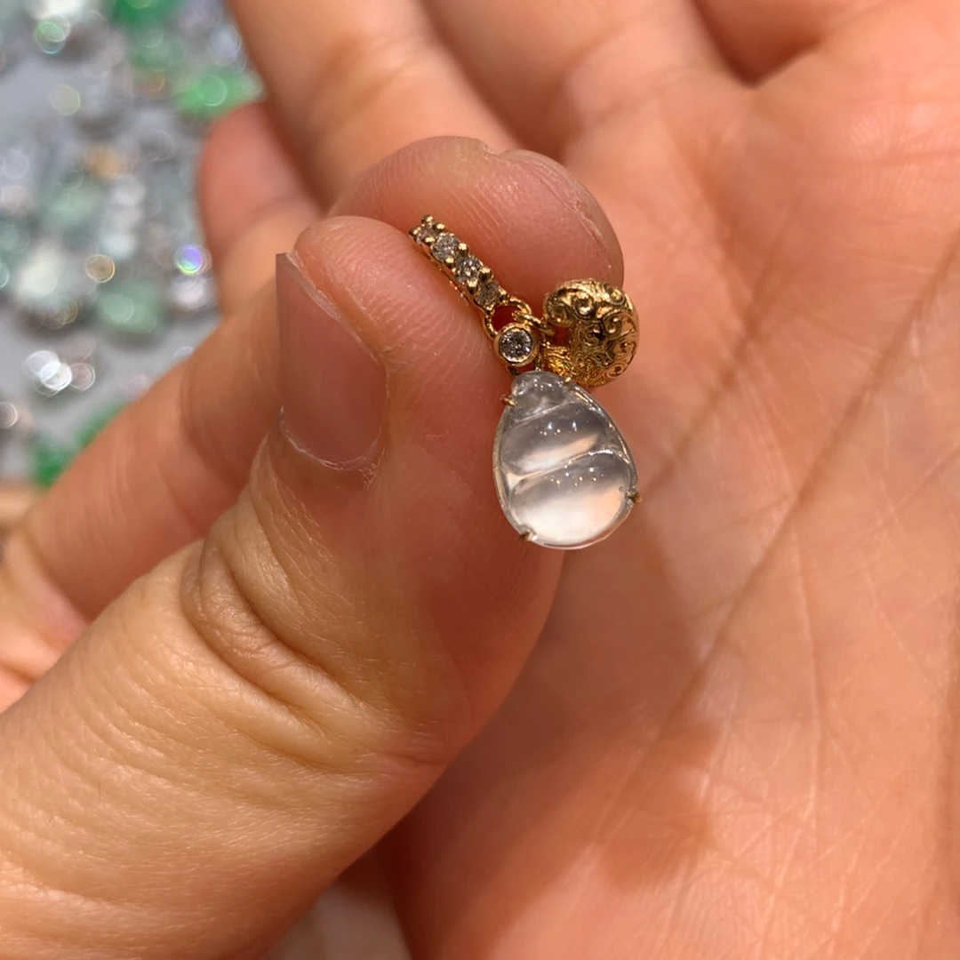 翡翠18K金镶嵌颈饰提溜