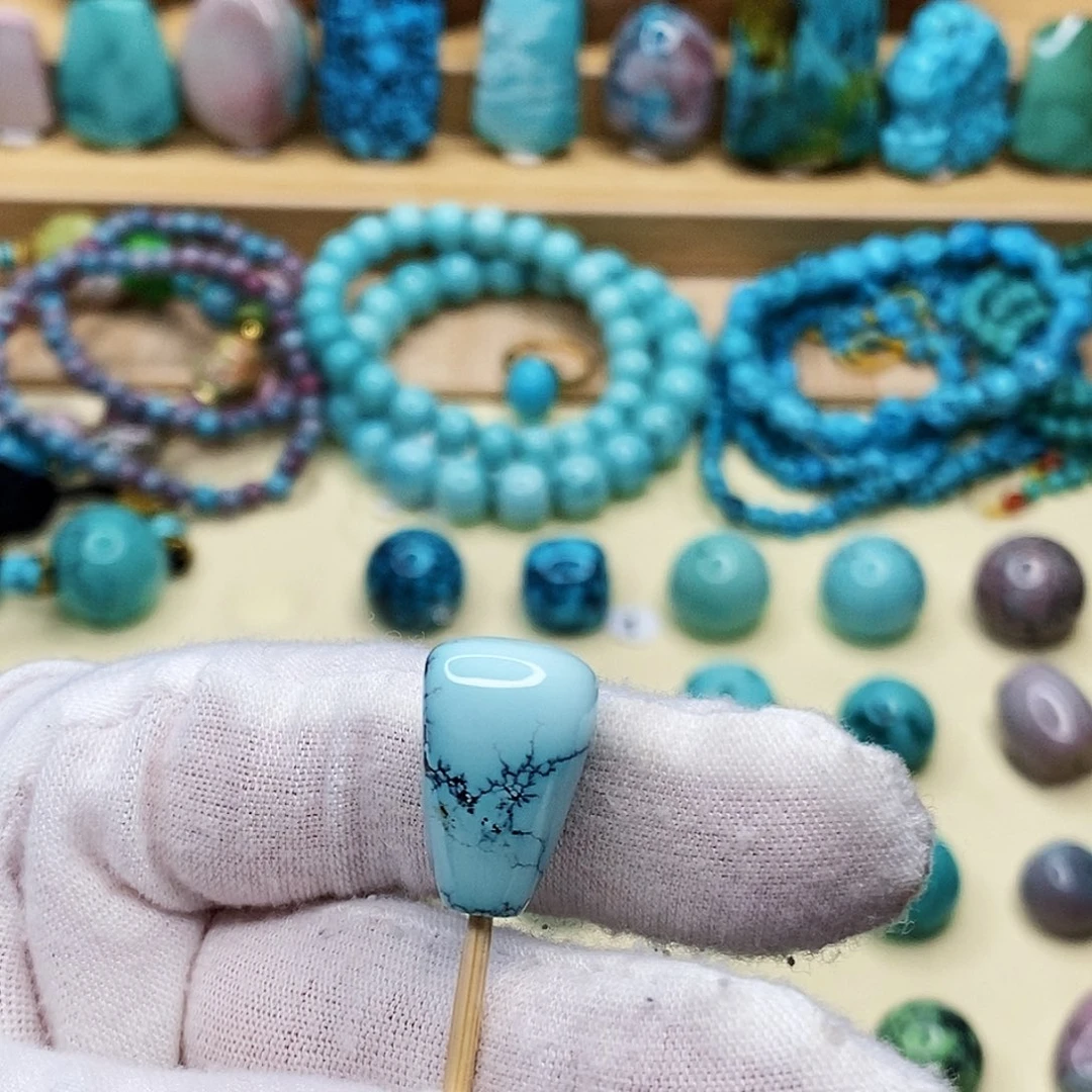 绿松石未镶嵌珠宝奇石