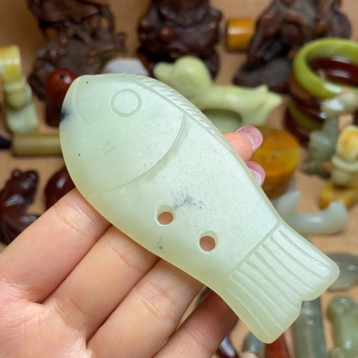 蛇纹石玉未镶嵌颈饰