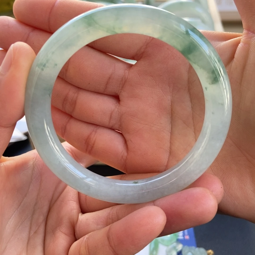 翡翠手镯未镶嵌手镯