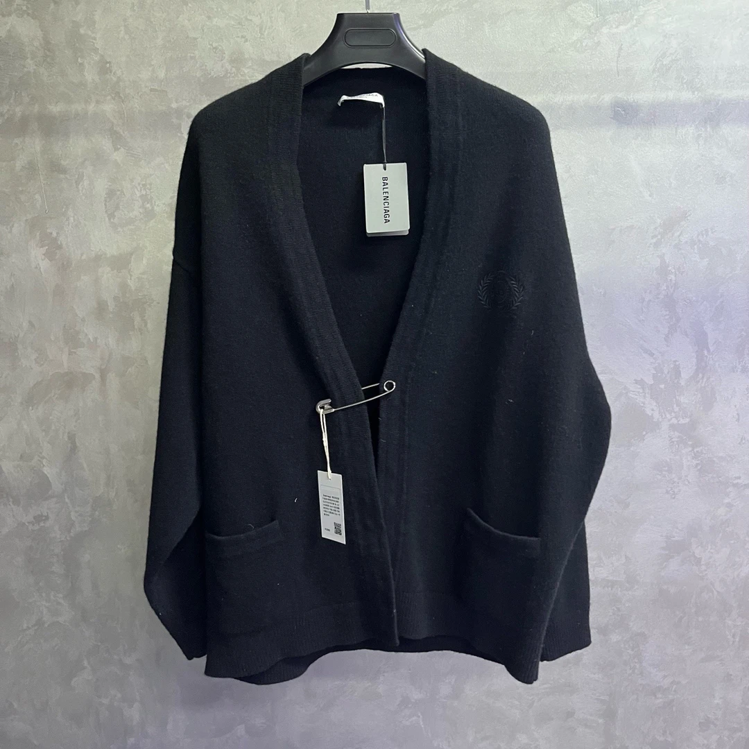 未使用 Balenciaga/巴黎世家 黑色纯色别针羊毛衫针织开衫外套/s