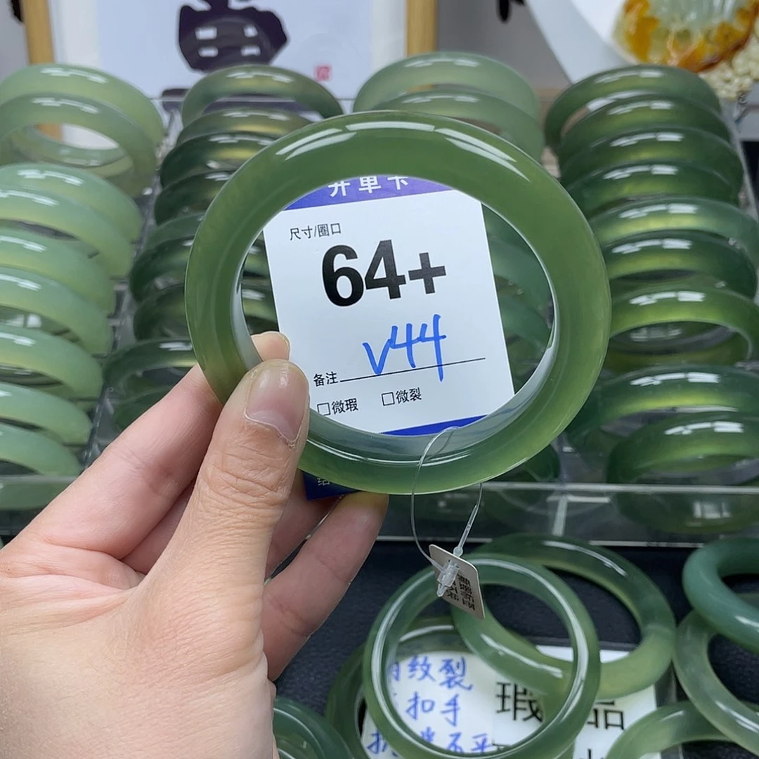 蛇纹石玉手镯未镶嵌夏***子