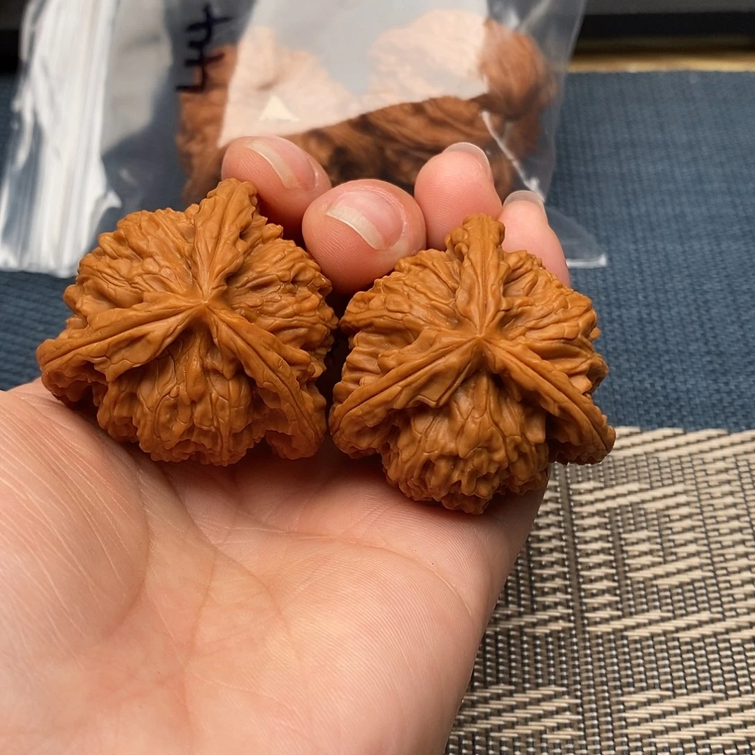 大***宝吊坠文玩核桃三棱