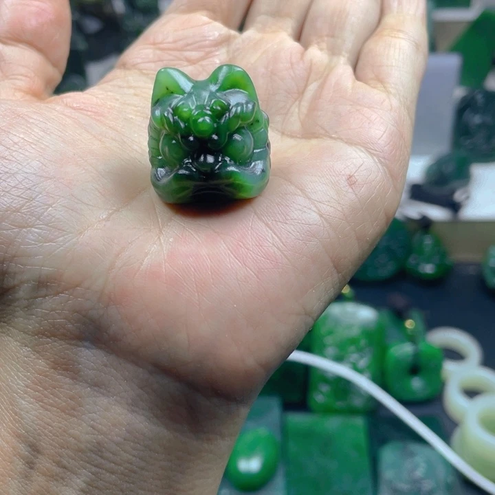 和田玉未镶嵌珠宝半成品