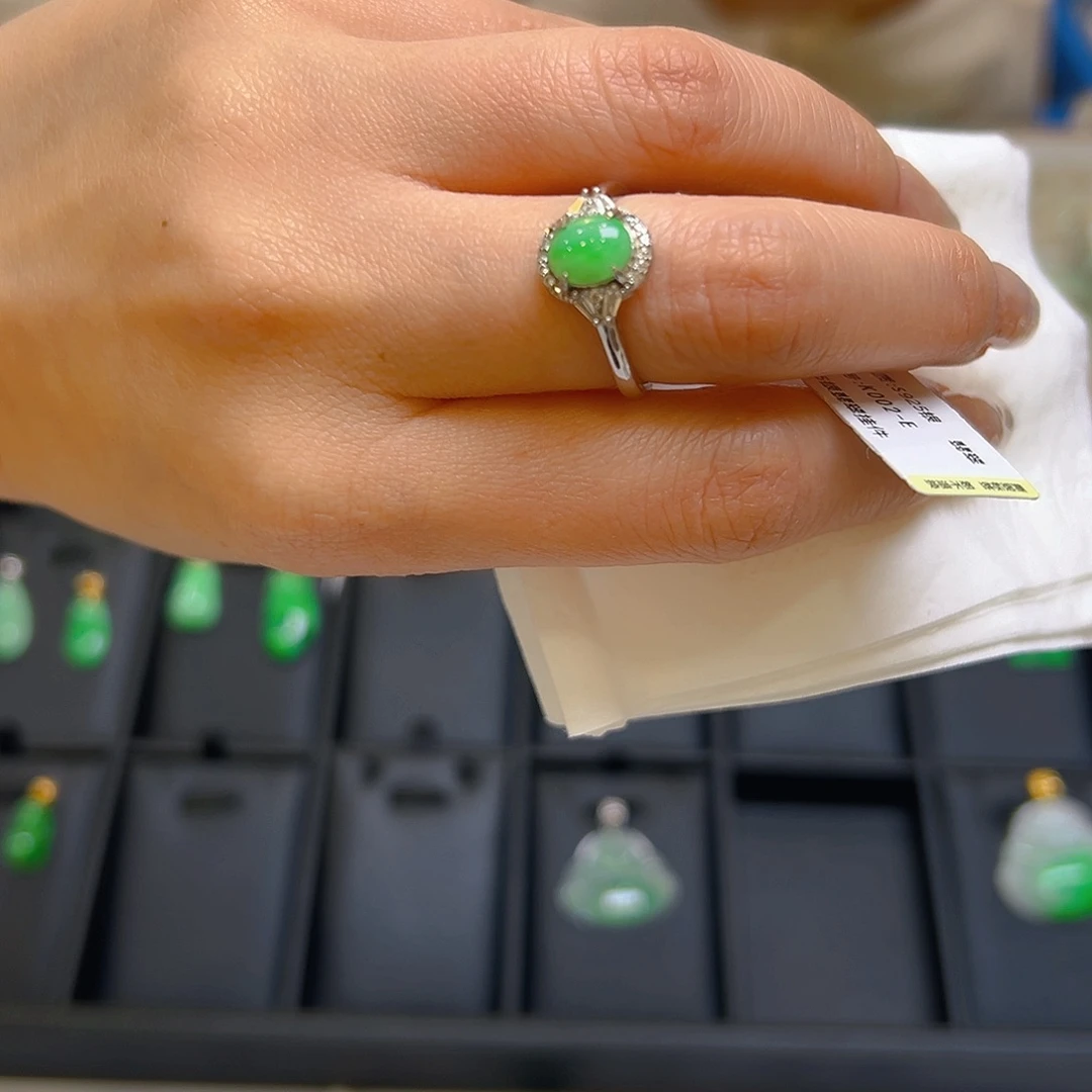 翡翠颈饰银S925镶嵌翡翠