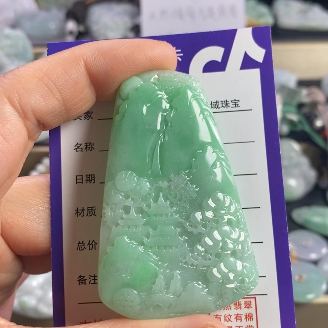 翡翠颈饰未镶嵌山水