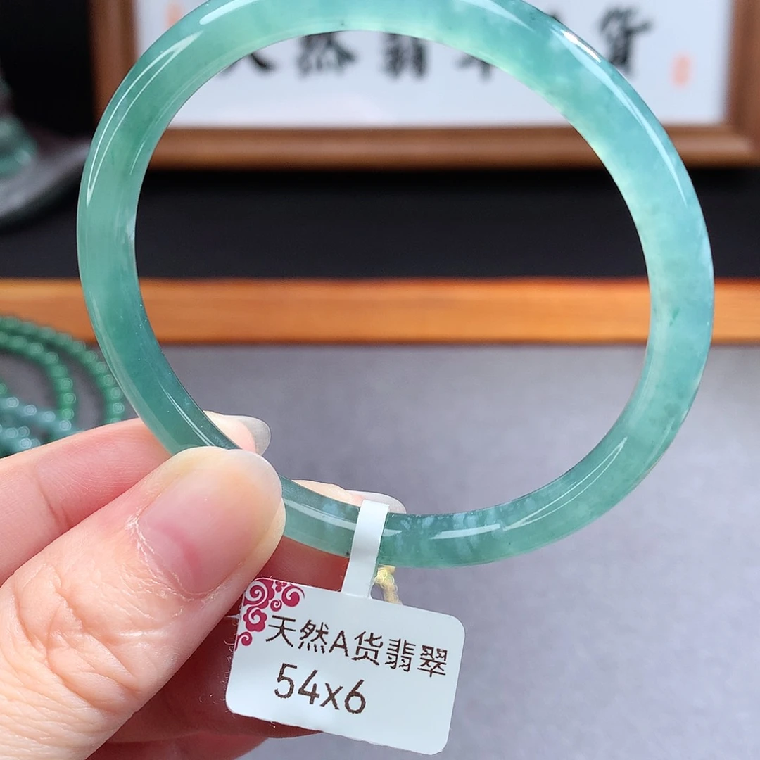 翡翠手镯（圆镯）未镶嵌