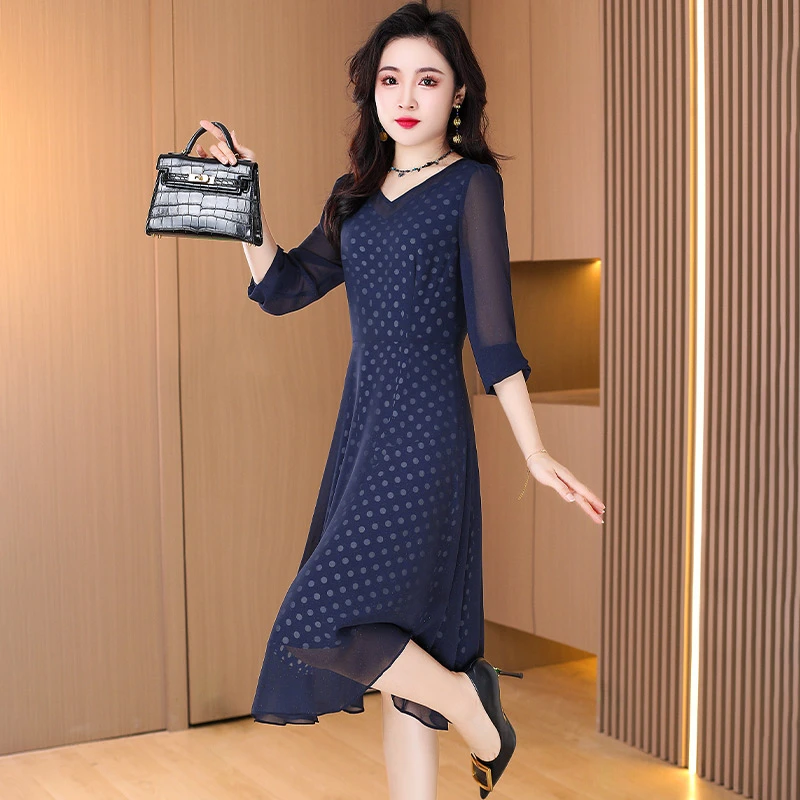 春日出行游玩雪纺裙子女春夏季中袖波点纱料中长款收腰显瘦连衣裙