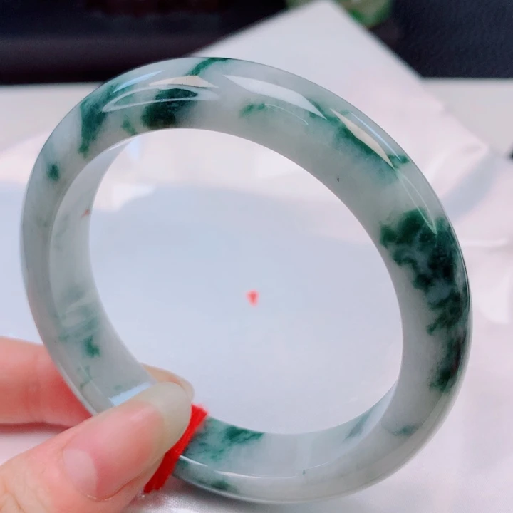 翡翠手镯未镶嵌55圈