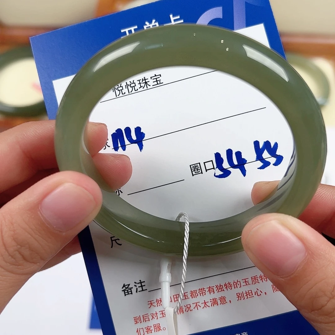 和田玉手镯未镶嵌