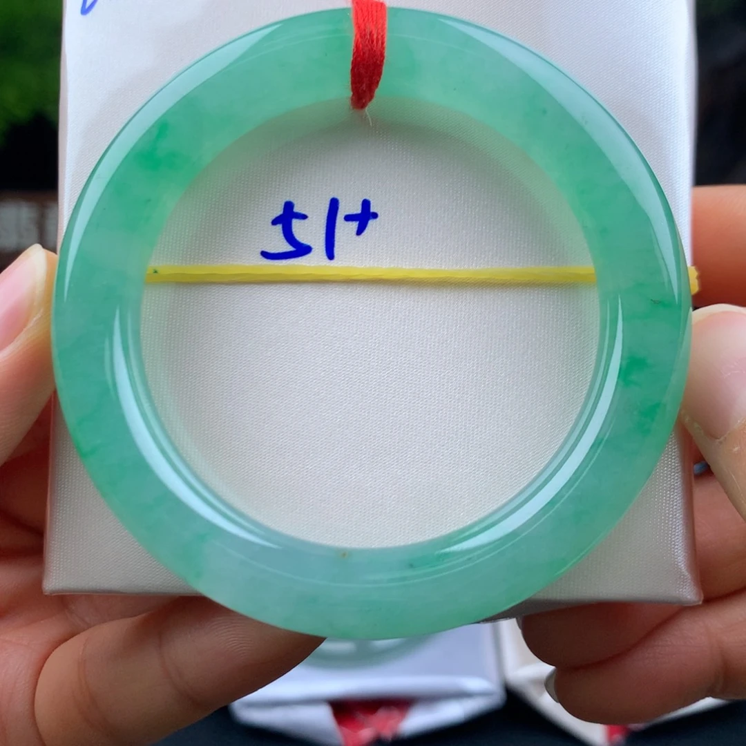 翡翠未镶嵌手镯冰绿