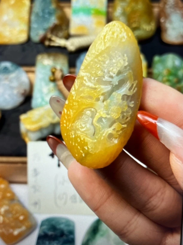 天然A货翡翠一证一物基地发货