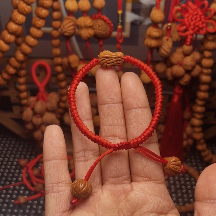 木质类龙纹桃枭挂件