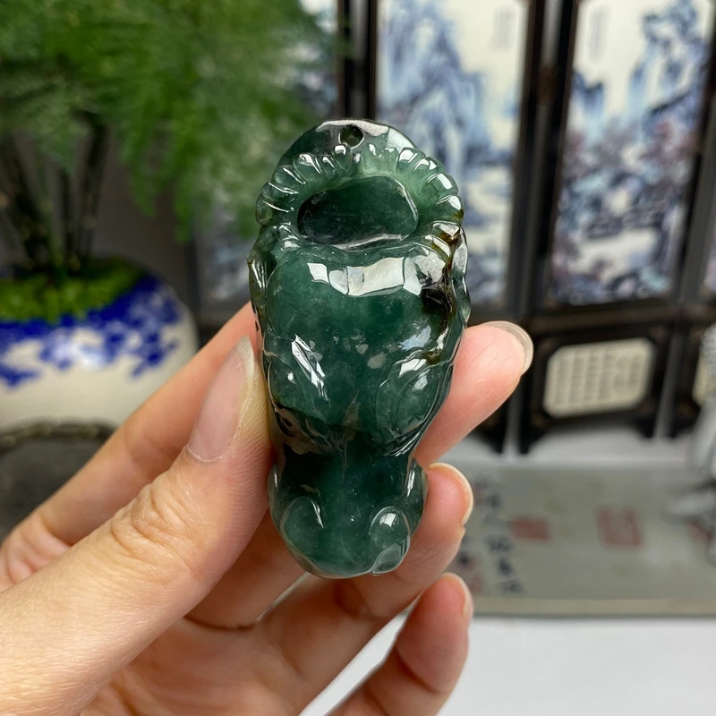 老坑种油绿满色牛气冲天生肖牛挂件 天然翡翠A货