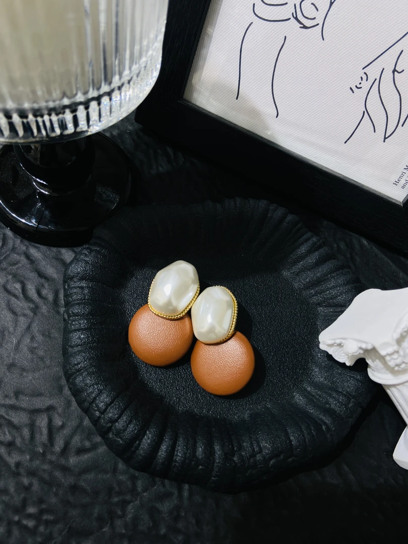 钛钢皮质耳饰 非金属耳饰 LARVINA皮质复古耳环