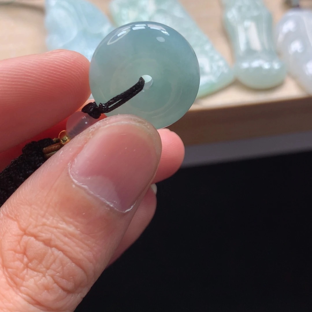 颈饰未镶嵌翡翠吊坠