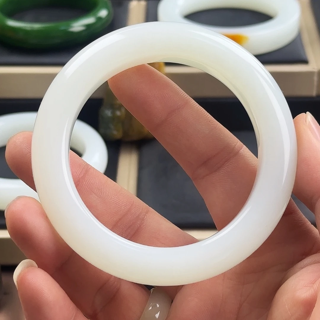 和田玉未镶嵌手镯