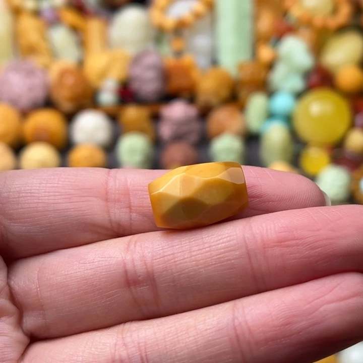 石英质玉（缅黄）未镶嵌珠宝半成品捡漏桶珠