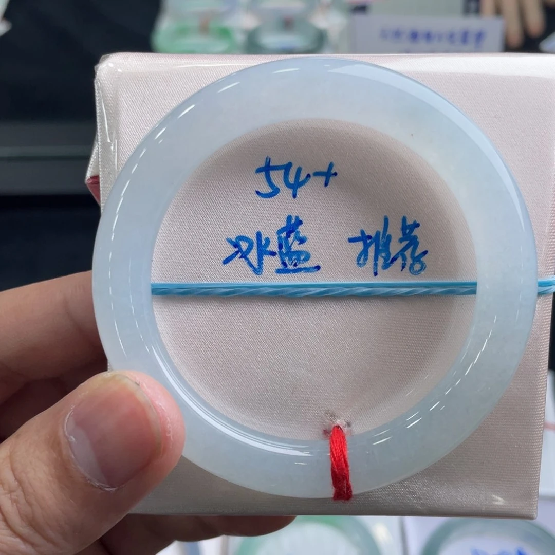 翡翠手镯未镶嵌翡翠手镯