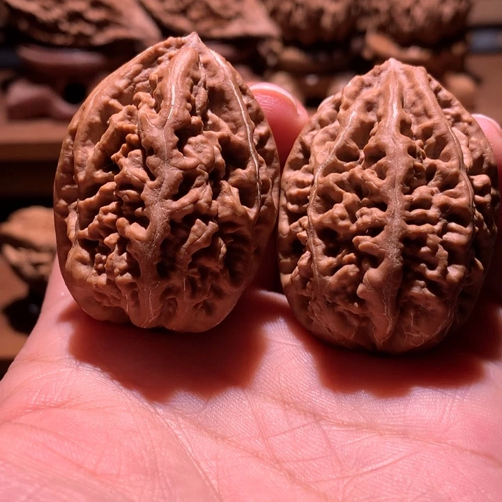 大***勇文玩核桃吊坠楸玥核86