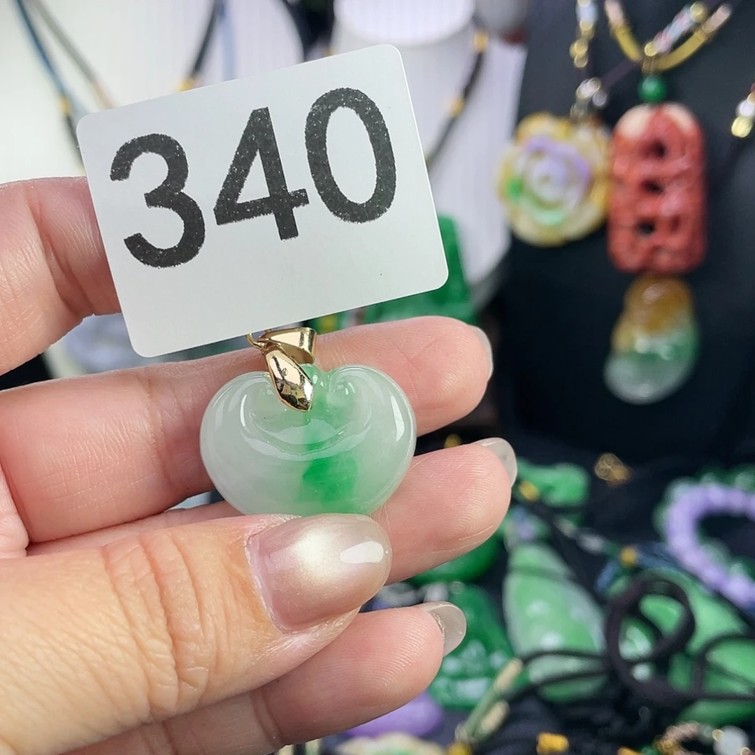 翡翠未镶嵌吊坠(赠链)