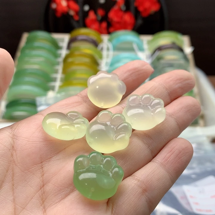 蛇纹石玉颈饰合金随机发