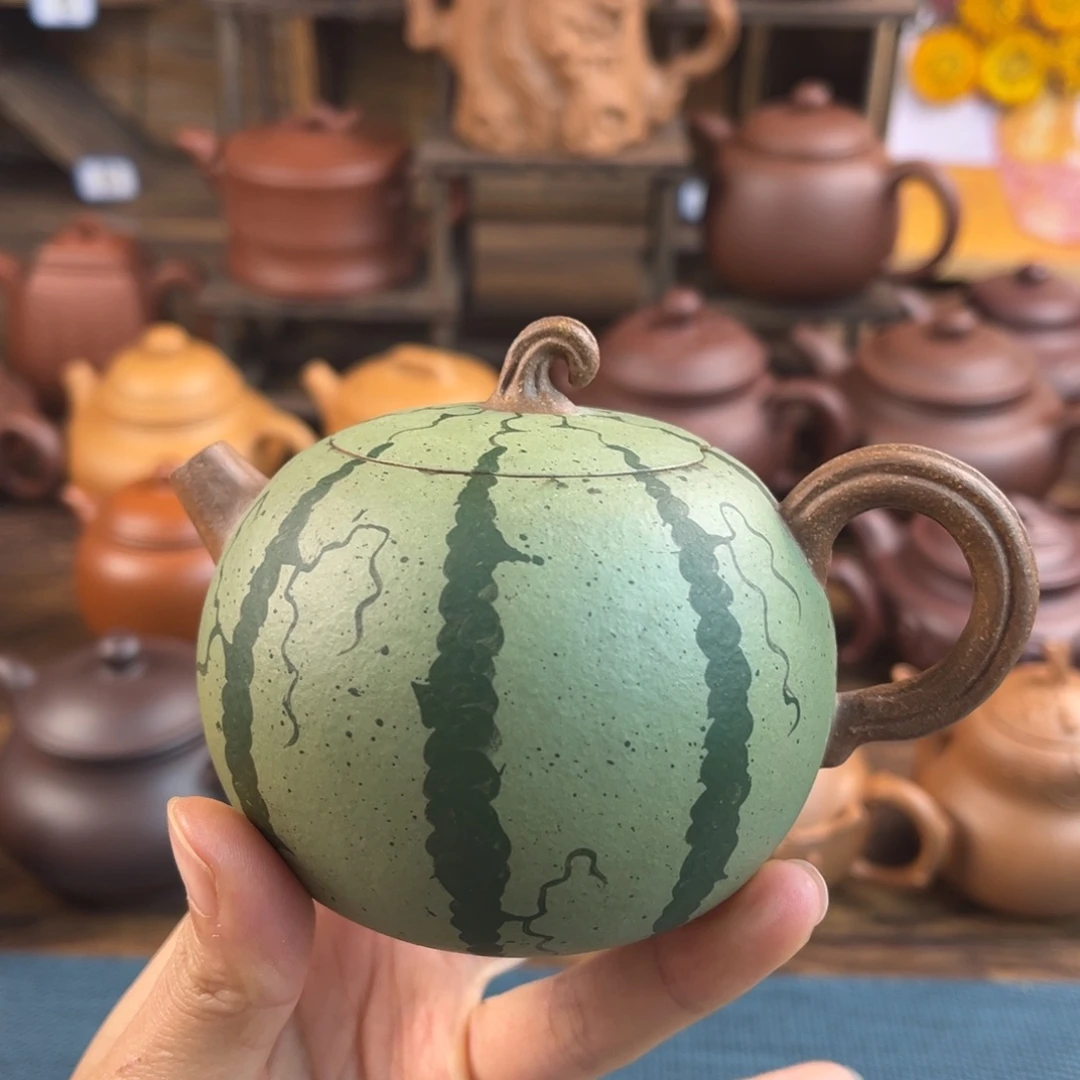 紫砂茶壶手工制作工艺精湛