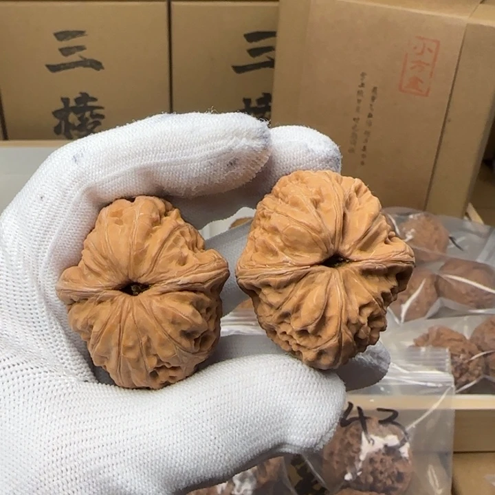 文玩核桃吊坠来****44尺寸微瑕平谷元宝