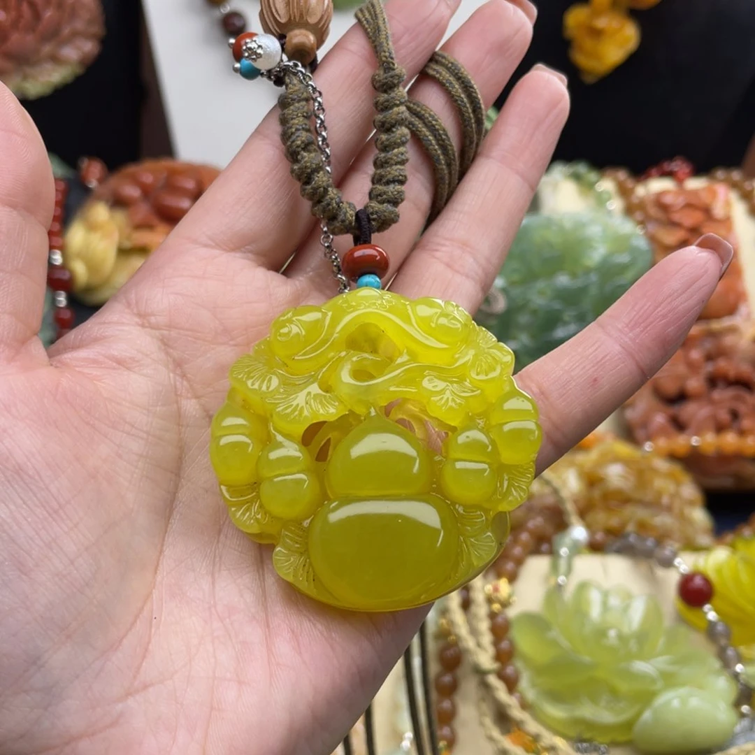 未镶嵌蛇纹石玉颈饰星****了