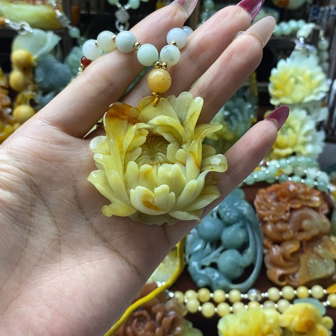 蛇纹石玉颈饰未镶嵌老*学